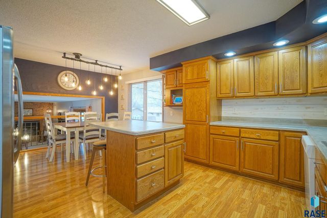 5809 W Bristol Dr Drive, Sioux Falls, SD 57106