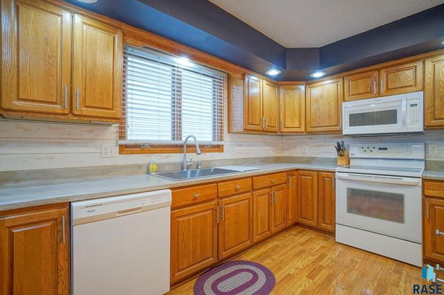 5809 W Bristol Dr Drive, Sioux Falls, SD 57106