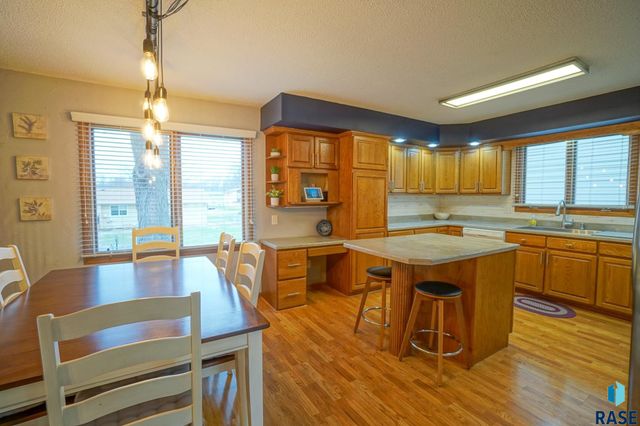 5809 W Bristol Dr Drive, Sioux Falls, SD 57106