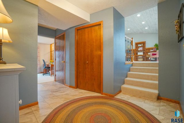 5809 W Bristol Dr Drive, Sioux Falls, SD 57106