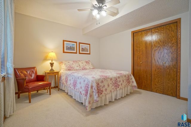 5809 W Bristol Dr Drive, Sioux Falls, SD 57106