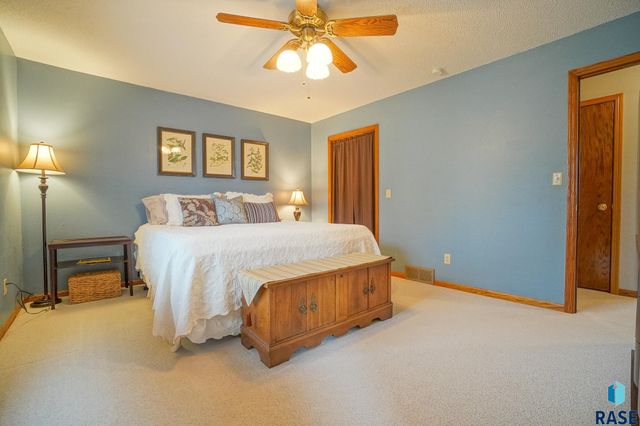 5809 W Bristol Dr Drive, Sioux Falls, SD 57106