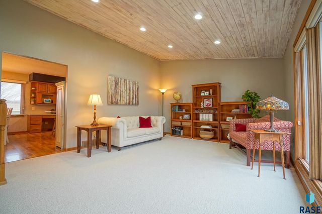 5809 W Bristol Dr Drive, Sioux Falls, SD 57106