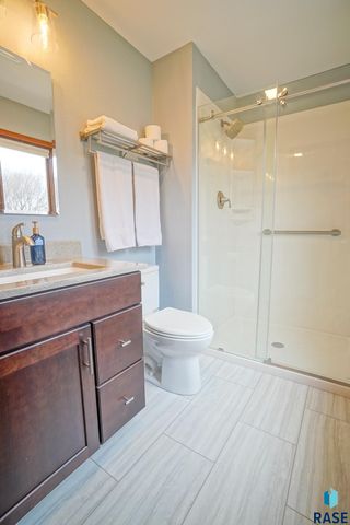 5809 W Bristol Dr Drive, Sioux Falls, SD 57106