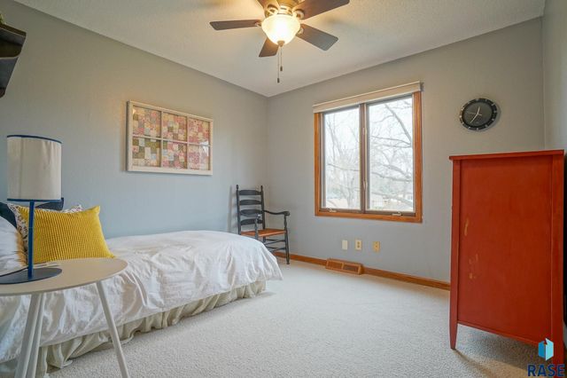 5809 W Bristol Dr Drive, Sioux Falls, SD 57106