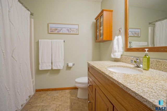 5809 W Bristol Dr Drive, Sioux Falls, SD 57106