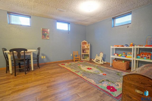 5809 W Bristol Dr Drive, Sioux Falls, SD 57106
