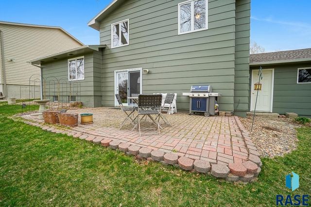 5809 W Bristol Dr Drive, Sioux Falls, SD 57106