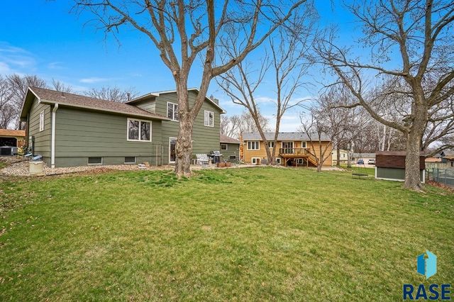 5809 W Bristol Dr Drive, Sioux Falls, SD 57106