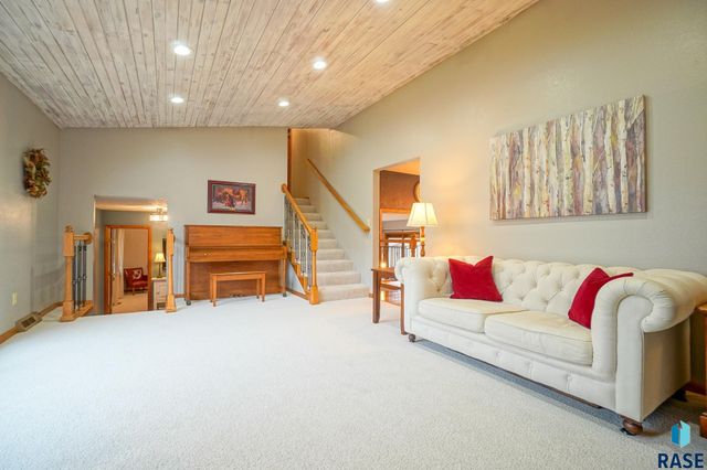 5809 W Bristol Dr Drive, Sioux Falls, SD 57106