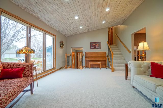 5809 W Bristol Dr Drive, Sioux Falls, SD 57106