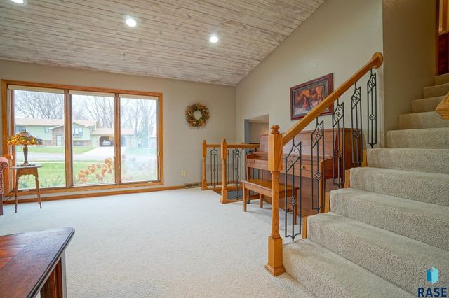 5809 W Bristol Dr Drive, Sioux Falls, SD 57106