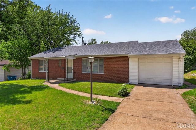 5545 Norway Drive, Normandy, MO 63121