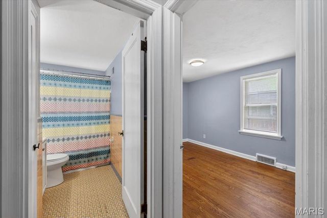 5545 Norway Drive, Normandy, MO 63121