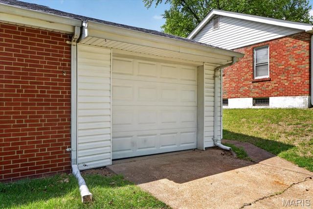 5545 Norway Drive, Normandy, MO 63121