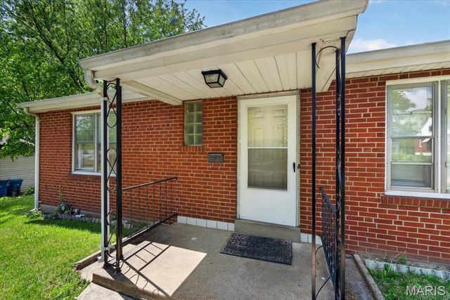 5545 Norway Drive, Normandy, MO 63121