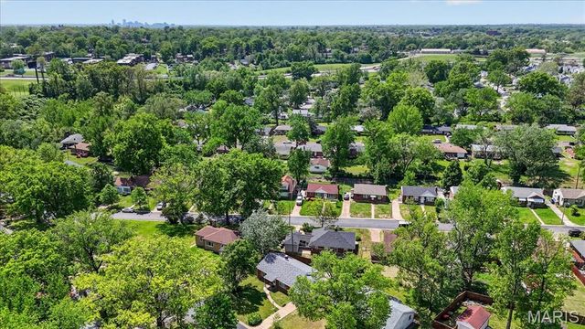 5545 Norway Drive, Normandy, MO 63121