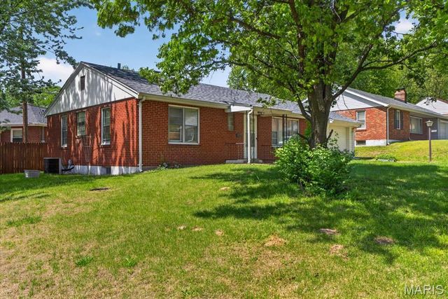 5545 Norway Drive, Normandy, MO 63121
