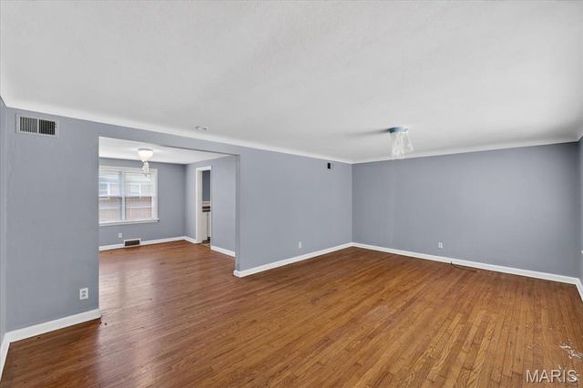 5545 Norway Drive, Normandy, MO 63121