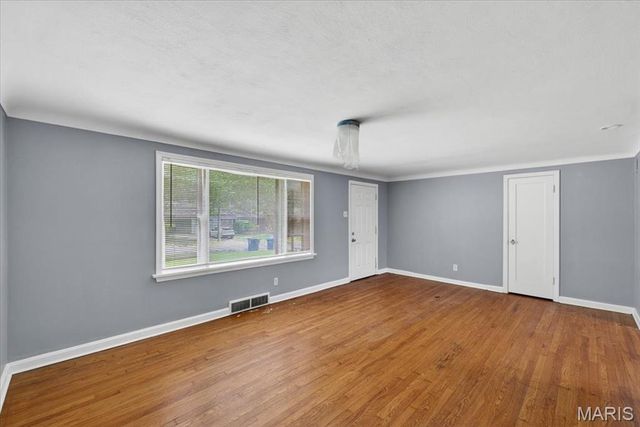 5545 Norway Drive, Normandy, MO 63121