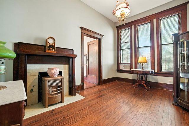 504 S Main ST, Lockhart, TX 78644