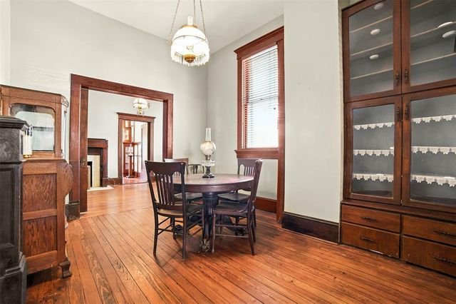 504 S Main ST, Lockhart, TX 78644