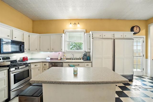 504 S Main ST, Lockhart, TX 78644