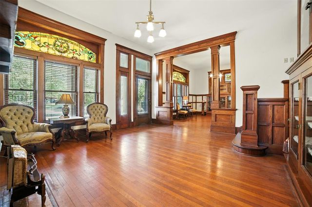 504 S Main ST, Lockhart, TX 78644