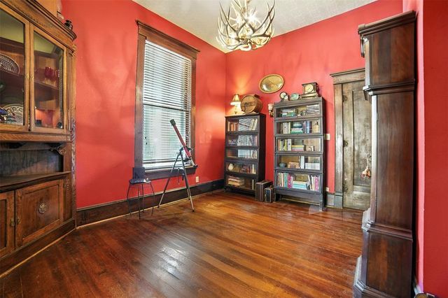 504 S Main ST, Lockhart, TX 78644