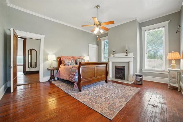 504 S Main ST, Lockhart, TX 78644