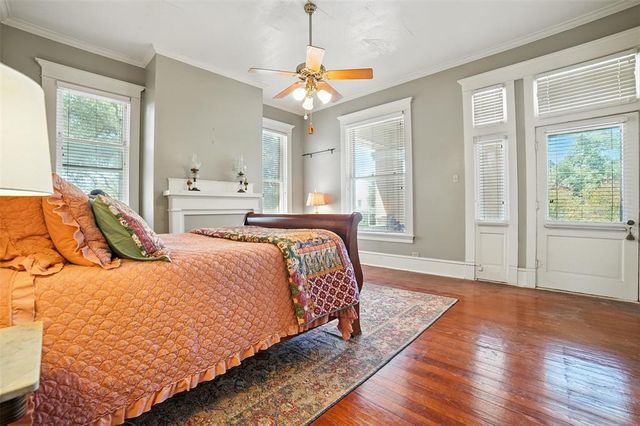 504 S Main ST, Lockhart, TX 78644