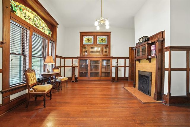 504 S Main ST, Lockhart, TX 78644