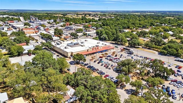 504 S Main ST, Lockhart, TX 78644