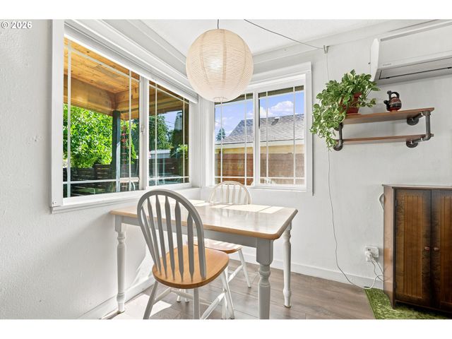 10324 Se ELLIS St, Portland, OR 97266