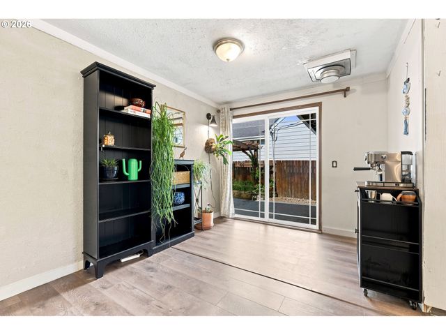 10324 Se ELLIS St, Portland, OR 97266
