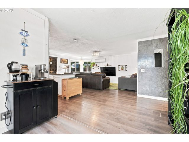 10324 Se ELLIS St, Portland, OR 97266