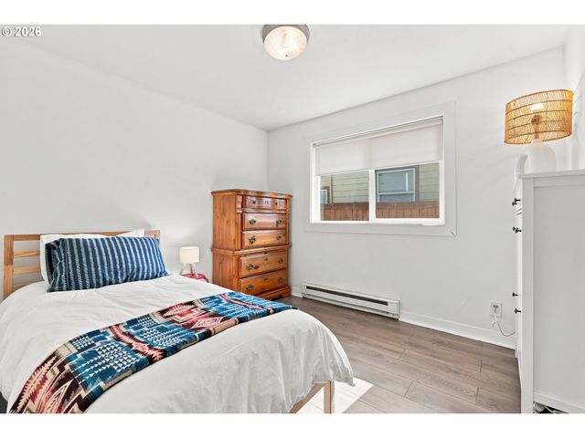 10324 Se ELLIS St, Portland, OR 97266