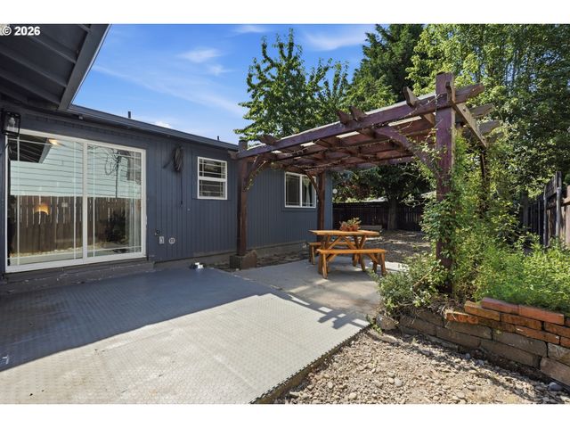 10324 Se ELLIS St, Portland, OR 97266