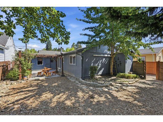 10324 Se ELLIS St, Portland, OR 97266