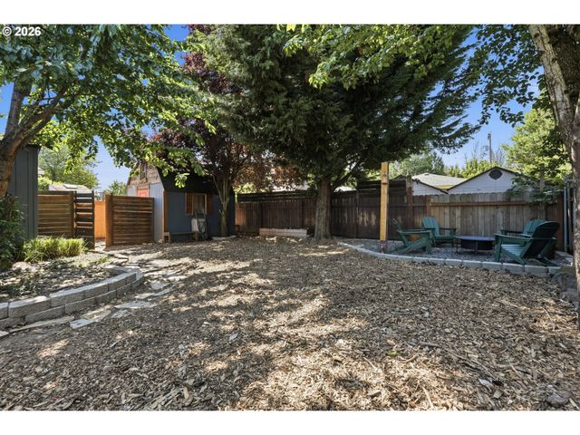 10324 Se ELLIS St, Portland, OR 97266