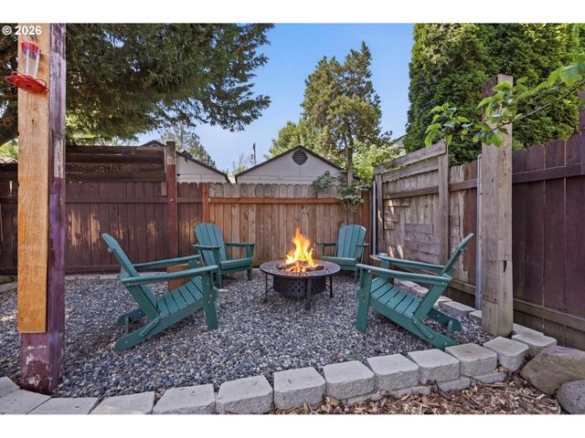 10324 Se ELLIS St, Portland, OR 97266