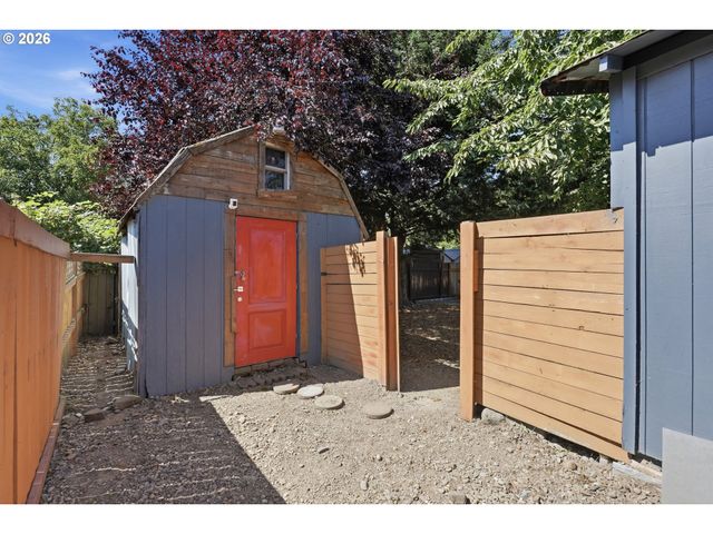 10324 Se ELLIS St, Portland, OR 97266