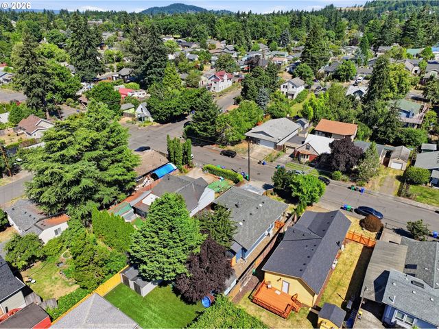 10324 Se ELLIS St, Portland, OR 97266