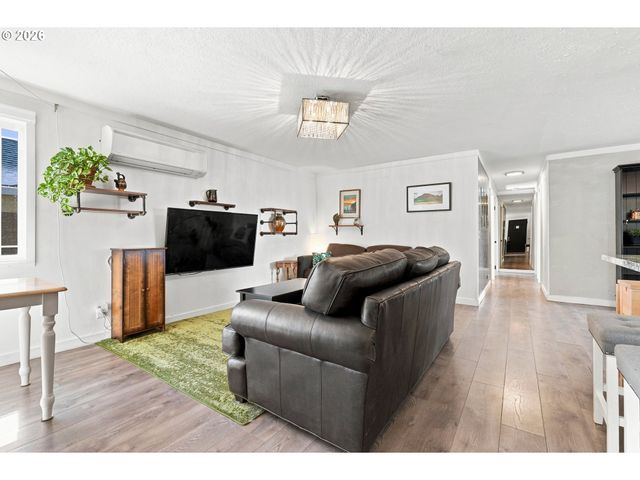 10324 Se ELLIS St, Portland, OR 97266