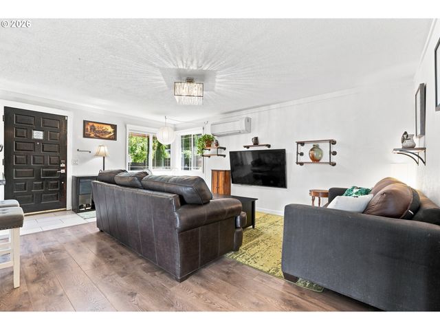 10324 Se ELLIS St, Portland, OR 97266
