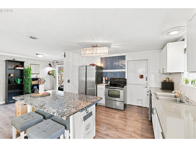 10324 Se ELLIS St, Portland, OR 97266
