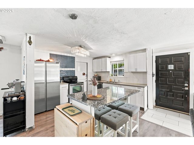 10324 Se ELLIS St, Portland, OR 97266
