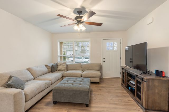 412 Hillside Dr, Clarksville, TN 37040