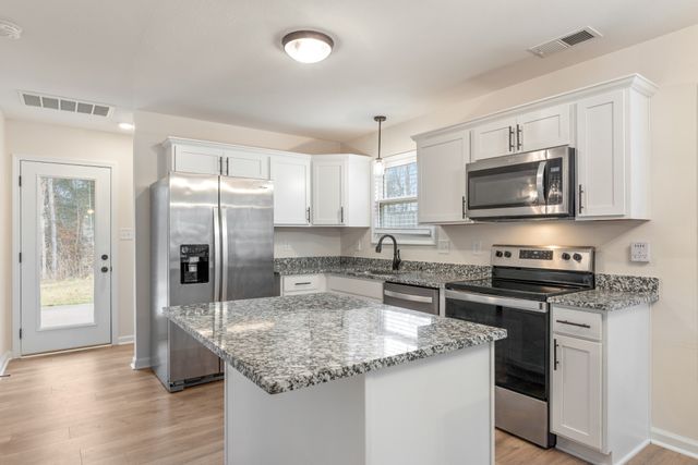 412 Hillside Dr, Clarksville, TN 37040