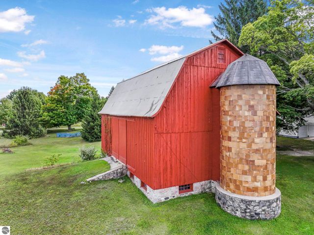 3312 Zimmerman Road, Traverse City, MI 49685